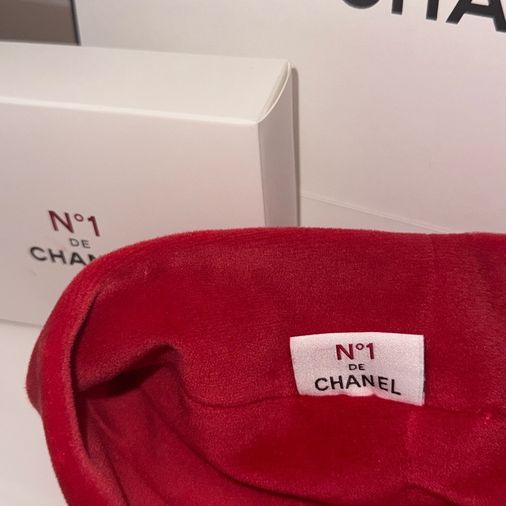 Chanel Headband / Ear warmers / red with Camelia detail / New with Chanel bag - Picture 2 of 3